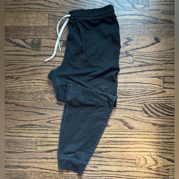 Vuori Pants - Vuori Performance Joggers - Black Heather - Size Large